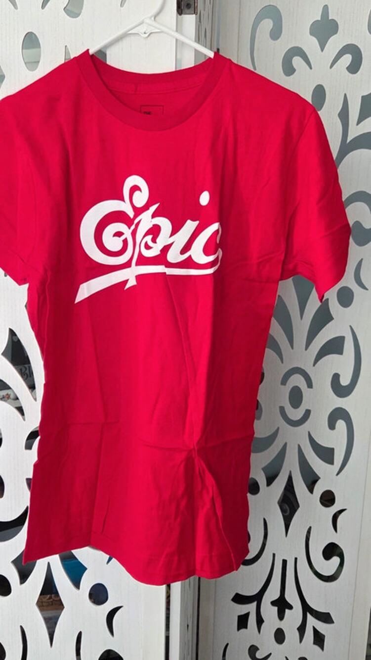 Epic Graphic T Shirt Red The Thread Shop Logo Tee Medium Unisex Streetwear NWOT